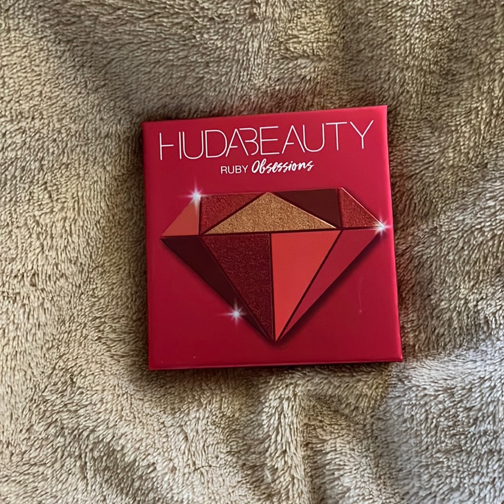 Huda beauty ruby obsessions palette